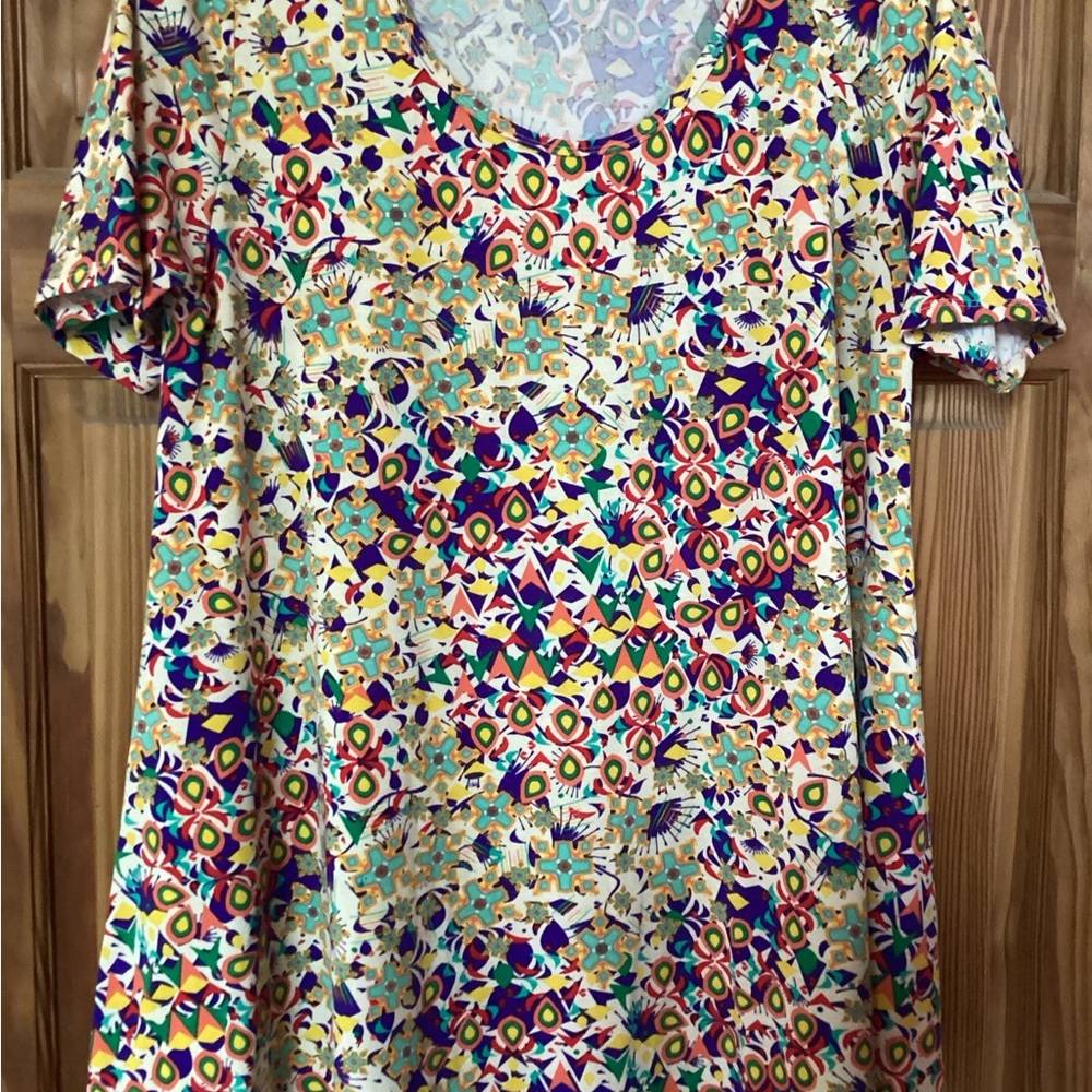 LuLaRoe Perfect Tee.. soft and comfortable